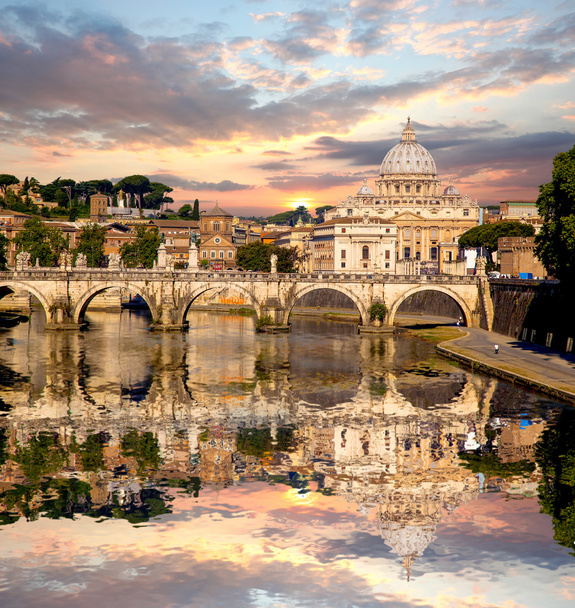 Βασιλική του Αγίου Πέτρου με γέφυρα στο Βατικανό, Ρώμη, Ιταλία - Φωτογραφία, εικόνα