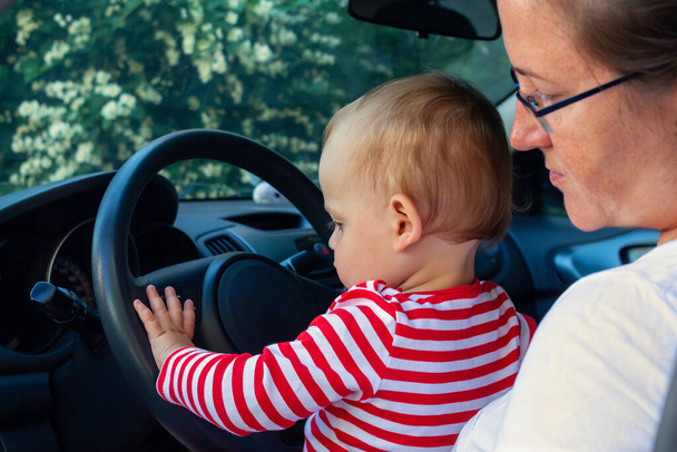 Baby boy driver. Travel with kids concept. - Zdjęcie, obraz