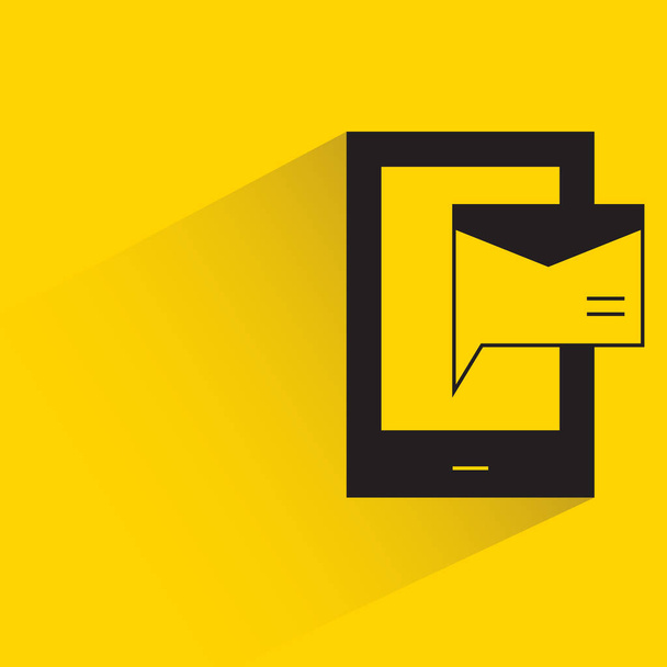 akıllı telefon ve mesaj gölge sarı arkaplan - Vektör, Görsel