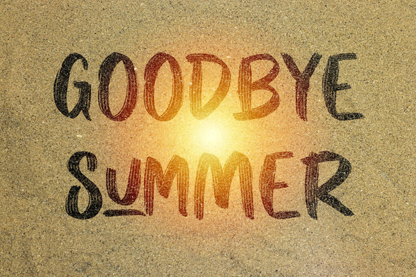 Κείμενο αντίο καλοκαίρι στην παραλία με επίδραση του ήλιου  - Φωτογραφία, εικόνα