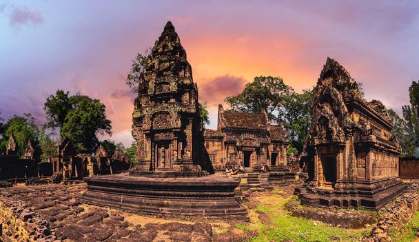 Paysage avec Banteay Srei ou Lady Temple, Siem Reap, Cambodge - Photo, image