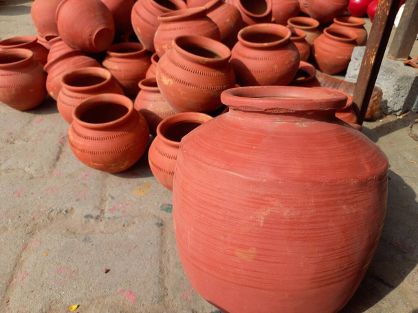 Clay ceramiche sta mostrando sul ciglio della strada a Jaipur, Rajasthan, India  - Foto, immagini