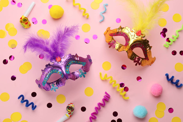 Flat lay composition with carnival items on pink background - Fotoğraf, Görsel