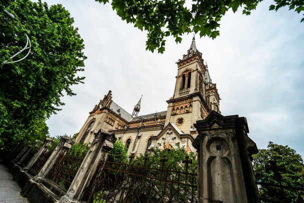 27 JUNHO 2021, BATUMI, GEÓRGIA: Detalhes exteriores de uma das mais famosas catedrais de Batumi, A Igreja da Mãe de Deus na Cidade Velha - Foto, Imagem