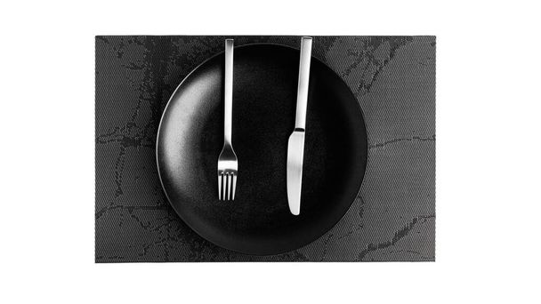Gebarentaal met bestek. Een bord met bestek geïsoleerd op een witte achtergrond. Bord, mes, vork op een witte achtergrond. - Foto, afbeelding