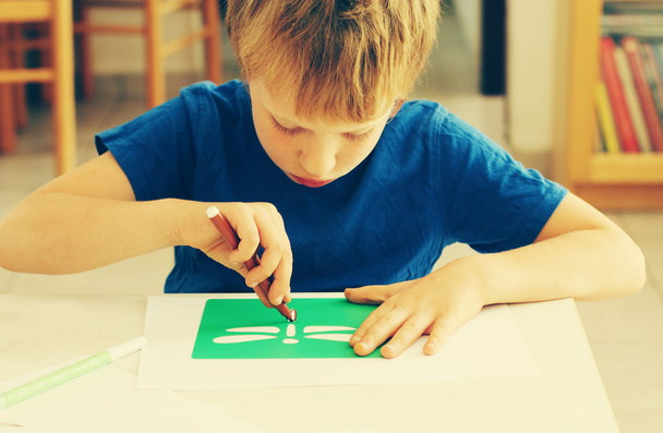 6 años de edad niño dibujo
 - Foto, Imagen