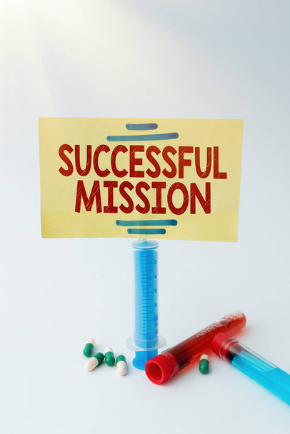 Text zeigt Inspiration Erfolgreiche Mission. Business-Schaufenster vollständige Erfüllung aller Ziele einer Weltraummission - Foto, Bild