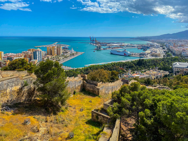 Vista de ângulo alto da cidade de Málaga no verão. - Foto, Imagem