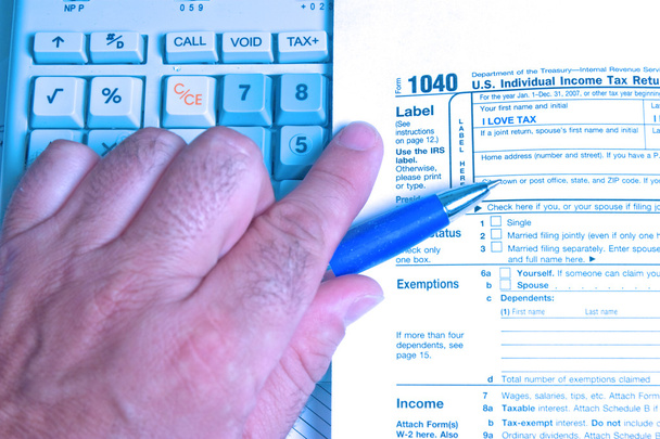 Calculating tax - Foto, Imagem