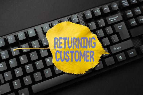 Handwriting text Returning Customer. Business concept customer returns again and again to purchase a good Online Browsing And Exploring, Creating Blog Content, Sending New Messages - Foto, imagen