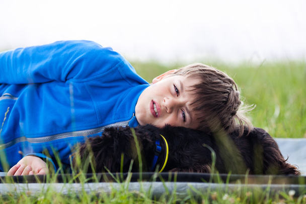 Jeune garçon avec chien
 - Photo, image