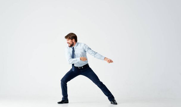 gerente en camisa con corbata oficina trabajo emociones - Foto, Imagen