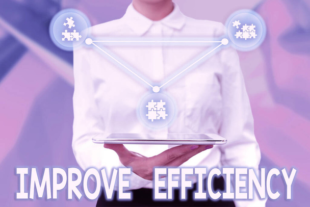 Знак "Повышение эффективности". Бизнес-подход повышает качество выполнения поставленной задачи, успешно представив виртуальные современные технологии Lady Uniform Standing Tablet Hand - Фото, изображение