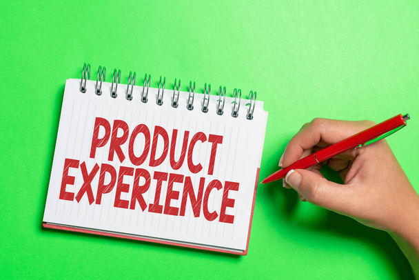 Χειρόγραφο κείμενο Εμπειρία προϊόντων. Λέξη για τη συνολική αξία ενός προϊόντος ή μιας υπηρεσίας προς τους πελάτες Brainstorming Προβλήματα και λύσεις - Φωτογραφία, εικόνα