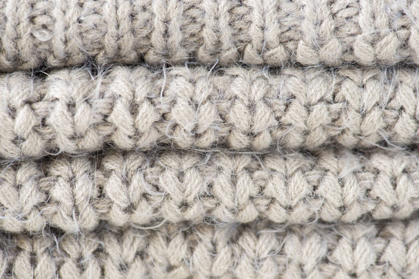Detailní fotografie skládané pletené šedé textilie textury - Fotografie, Obrázek