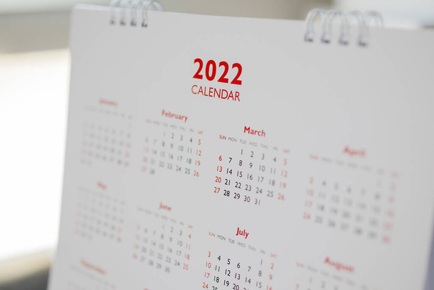 Cerrar 2022 fechas de la página del calendario y el mes de fondo concepto de reunión de planificación de negocios cita - Foto, imagen