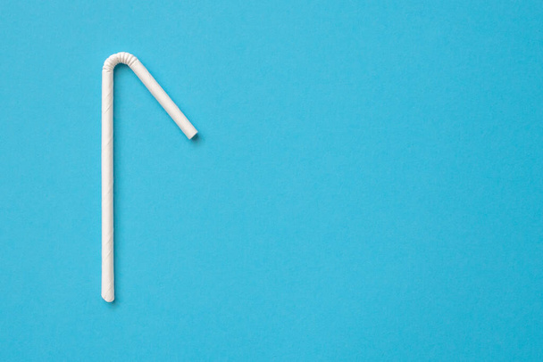 Biodegradable eco friendly white paper drinking straw on blue background - Valokuva, kuva