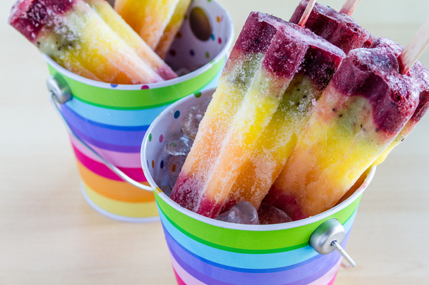 Fresh Fruit Rainbow Popsicles - Fotó, kép