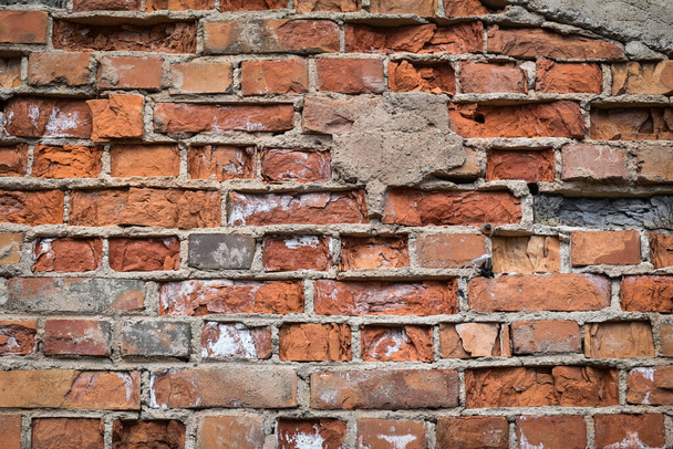 A closeup shot of a weathered brick wall - Foto, afbeelding