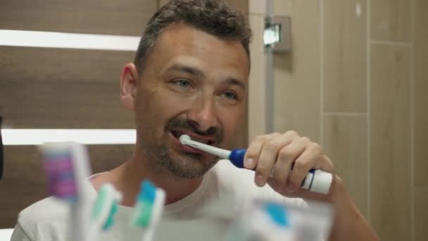 Handsome guy brushes teeth - Footage, Video