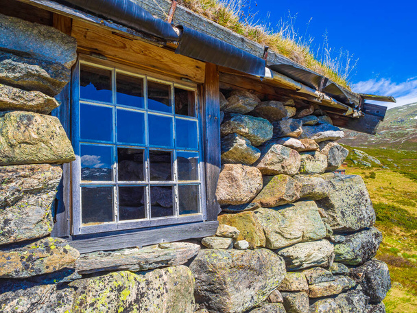 Amazing old stone house at Vavatn landscape panorama view with mountains with snow during summer in Hemsedal Norway. - Foto, Bild