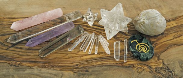 selectie van crystal genezer tools - Foto, afbeelding