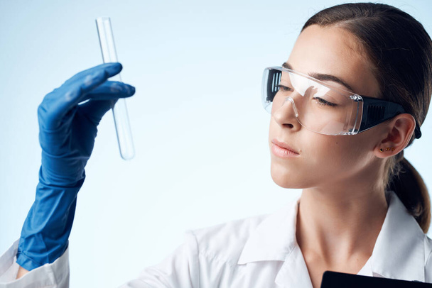 kadın doktor bilim araştırmaları kimya deneyleri - Fotoğraf, Görsel