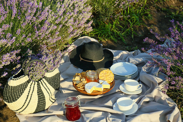 Tasty food for romantic picnic in lavender field - Foto, Imagem
