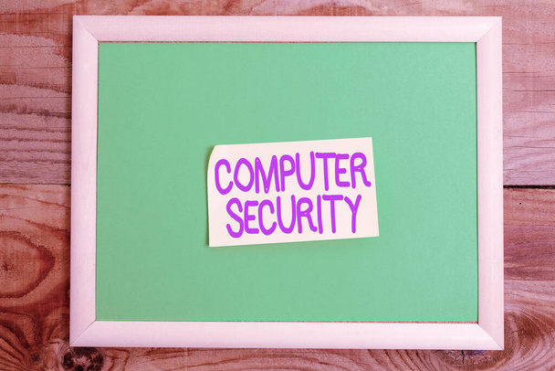 Компьютерная безопасность. Защита интернет-концепции компьютерных систем от кражи или повреждения Дисплей различных цветовых наклеек, расположенных на плоском фоне - Фото, изображение