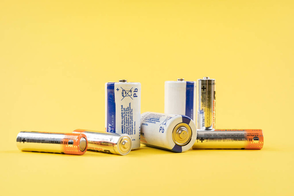 Various types of batteries - Foto, immagini