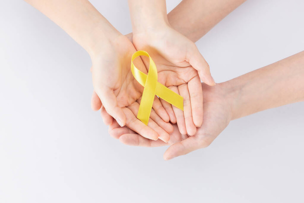 two persons holding yellow ribbon - Foto, immagini