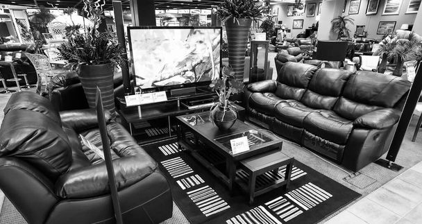 JOHANNESBURG, SOUTH AFRICA - Jan 06, 2021: The inside interior of a home furnishing store - Foto, Imagen