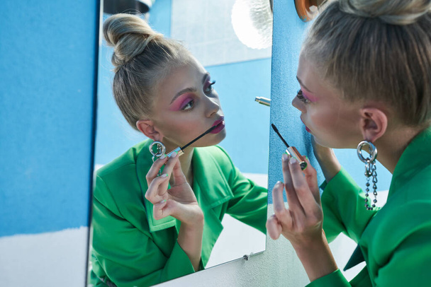 Woman holding brush with mascara and preparing dye her eyelashes - Foto, Imagem
