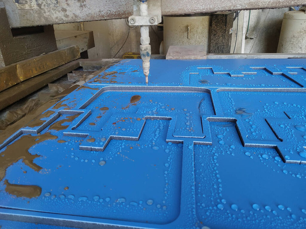 CNC-Wasserstrahlschneidemaschine moderne industrielle Technologie - Foto, Bild