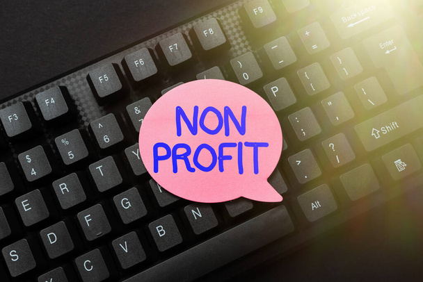 Tekstbord met Non-profitvermelding. Bedrijfsoverzicht een activiteit die niet of hoofdzakelijk met winstoogmerk wordt uitgevoerd Online browsen en verkennen, Blog Content maken, Nieuwe berichten versturen - Foto, afbeelding