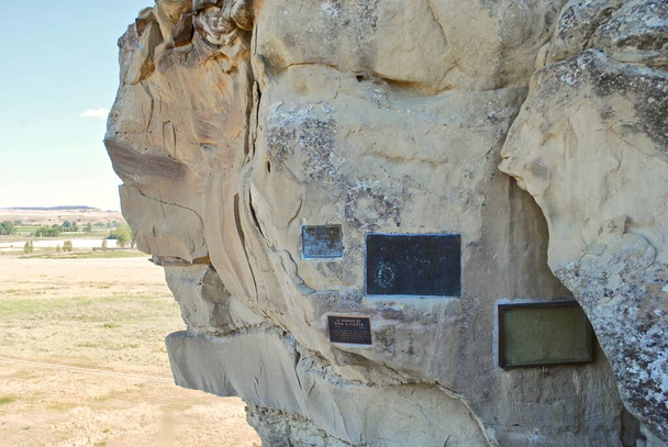Pompeys Pillar National Monument, Montana, USA: Rotsformatie in het zuiden van het centrum van Montana. De zandstenen zuil heeft de handtekening van William Clark, co-leider van de Lewis and Clark expeditie.. - Foto, afbeelding