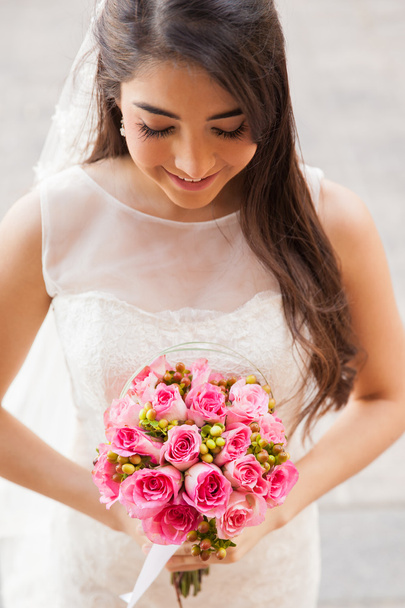 Невеста с цветами
 - Фото, изображение