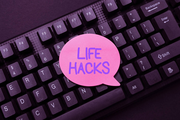 A Life Hacks feliratú üzenet. Üzleti megközelítés stratégia vagy technika elfogadott tevékenységek hatékony kezelésére Online böngészés és feltárása, létrehozása Blog Tartalom, Új üzenetek küldése - Fotó, kép