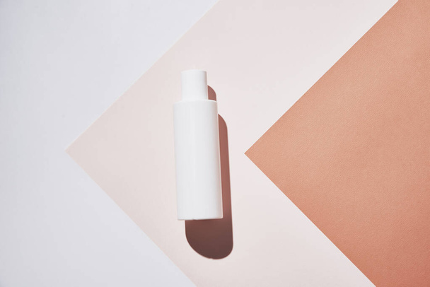 Natural cosmetic product. White bottle on pastel background - Fotografie, Obrázek