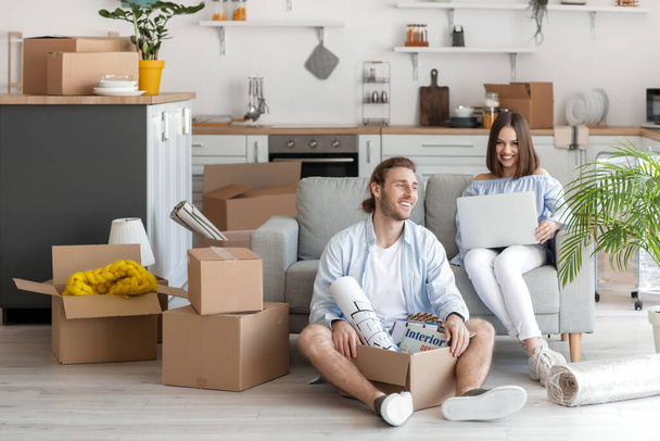 Young couple in their new house on moving day - Photo, Image