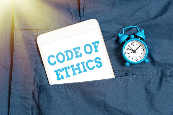 Teksten met Code of Ethics. Woord voor basisgids voor professioneel gedrag en legt plichten op Denken aan nieuwe heldere ideeën Creativiteit en inspiratie vernieuwen - Foto, afbeelding