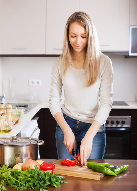 Girl cooking with vegetables - Foto, Bild