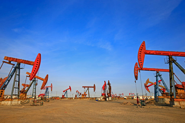 Нефтяной насос, промышленное оборудование - Фото, изображение