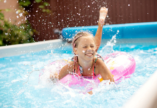 Postřik vodní bazén dítě léto - Fotografie, Obrázek