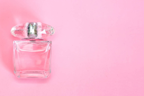 elegant perfume bottle on pink pastel background - Φωτογραφία, εικόνα