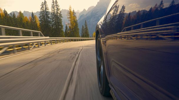 CLOSE UP: Brand new blue car speeds down scenic switchback road in Tre Cime - Foto, immagini