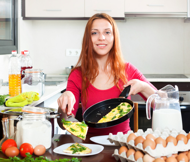 Woman  with cooked omelet  - Foto, afbeelding