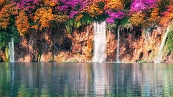 Elokuva video vesiputous Plitvice järvet Kroatia, fantasia lehtien väri - Materiaali, video