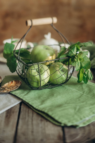 green apples in a basket in a rustic style - Fotografie, Obrázek