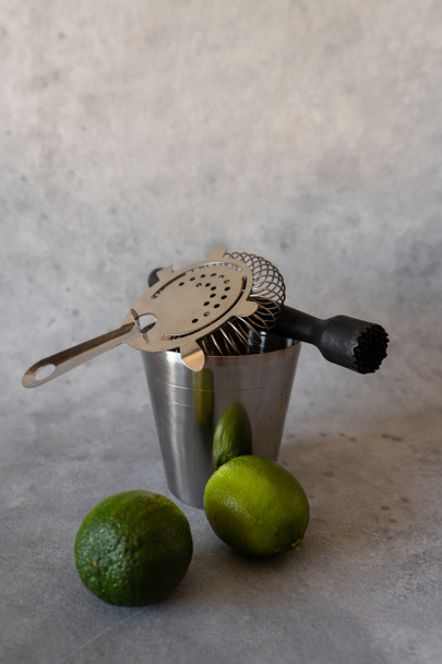 Koktejlové nástroje svislý výstřel pro přípravu caipirinha - Fotografie, Obrázek